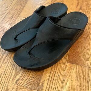 FitFlop Lulu Toe Post Black Leather Sandals - size 7